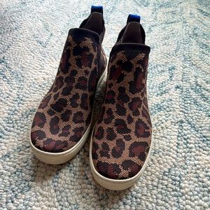 Rothy’s Chelsea boot Leopard Print.